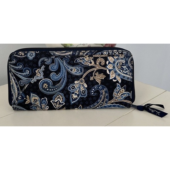 VERA BRADLEY TRAVEL ORGANIZER WINDSOR NAVY RETIRED - Picture 1 of 3